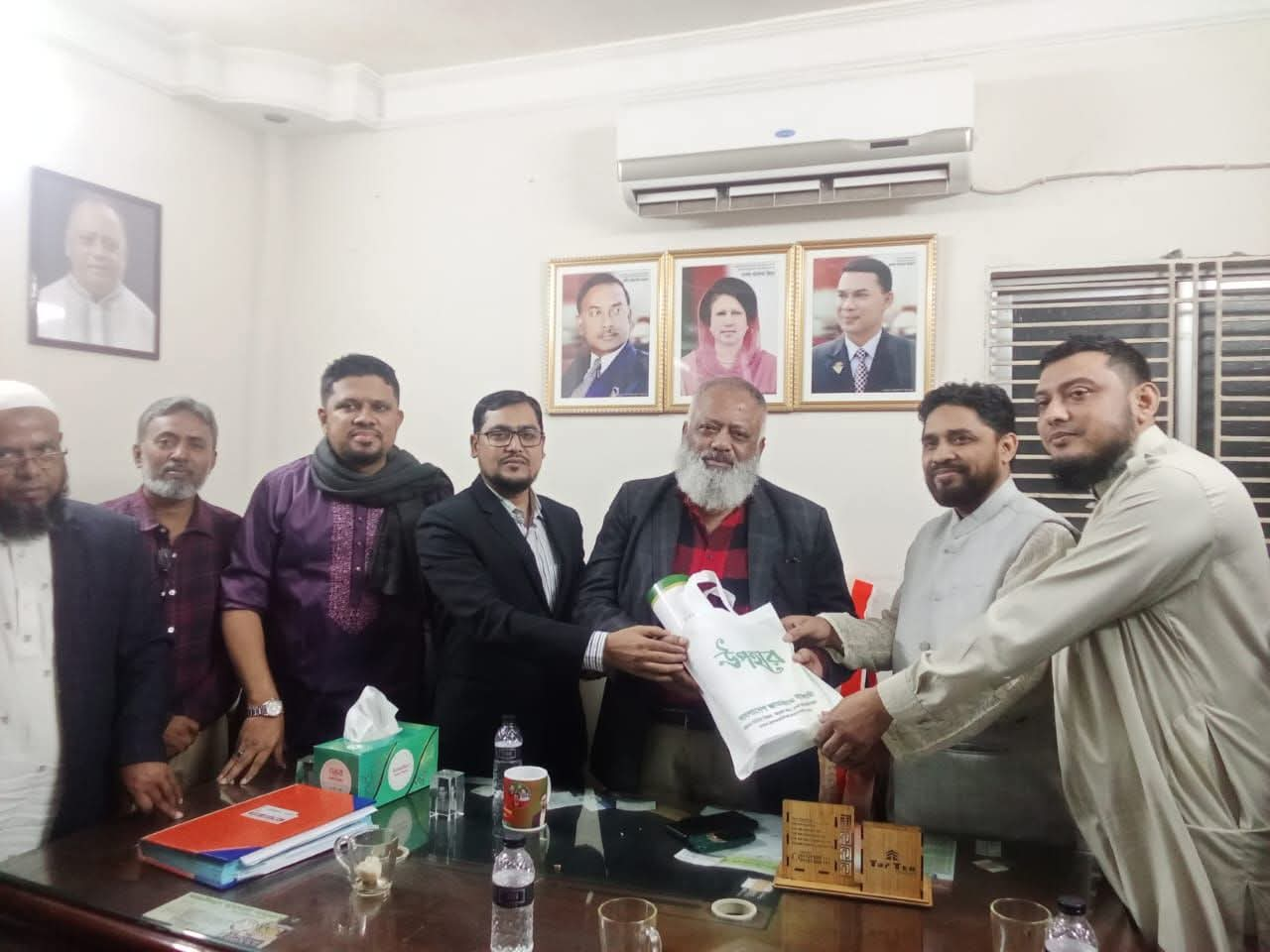 Gifts for teachers, officials and dignitaries — 3